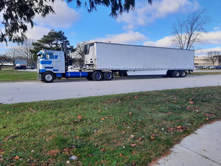 CST Lines cabover tractor with refrigerated trailer